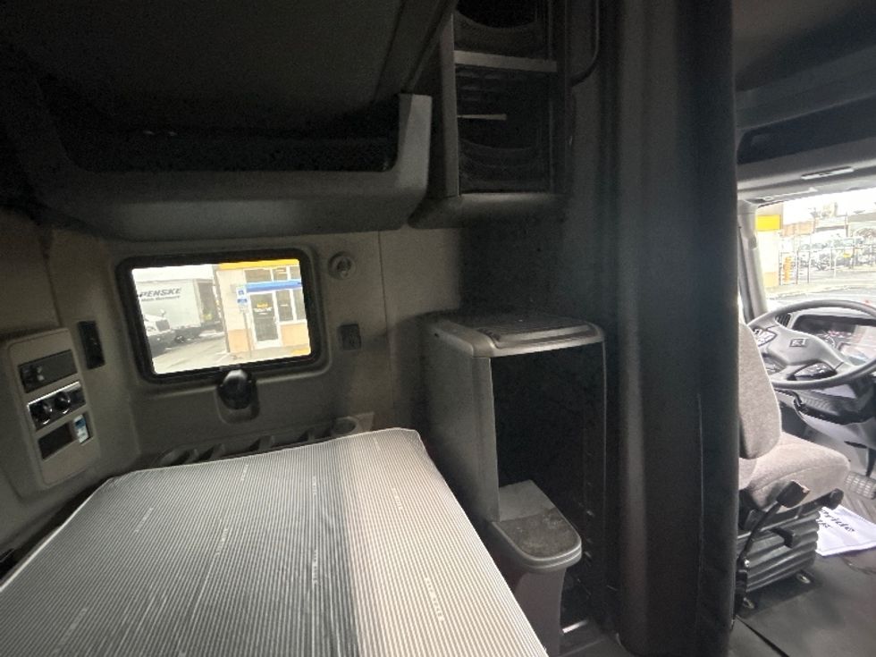 Sleeper Tractor-Heavy Duty Tractors-International-2022-LT625-Linden-NJ-250,560\n\t\tmiles-$ 74,250 - Image 18