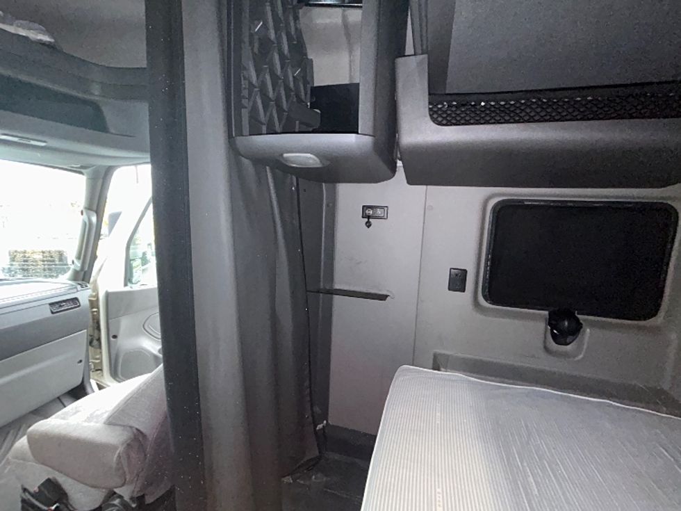 Sleeper Tractor-Heavy Duty Tractors-International-2022-LT625-Linden-NJ-250,560\n\t\tmiles-$ 74,250 - Image 19