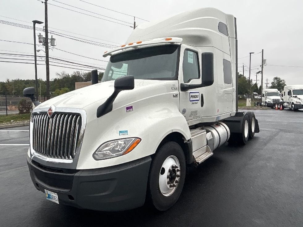 Sleeper Tractor-Heavy Duty Tractors-International-2022-LT625-Linden-NJ-250,560\n\t\tmiles-$ 74,250 - Image 3