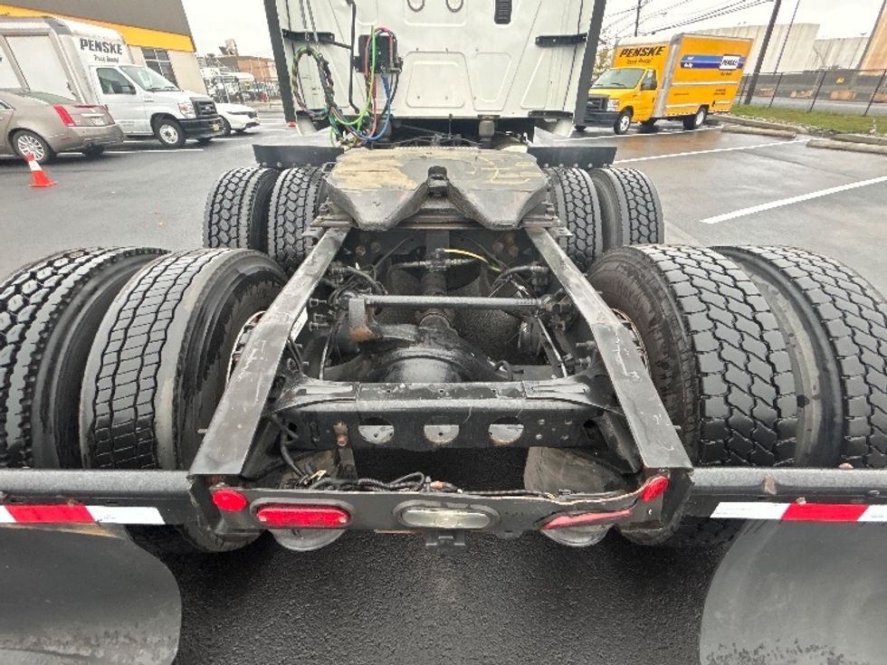 Sleeper Tractor-Heavy Duty Tractors-International-2022-LT625-Linden-NJ-250,560\n\t\tmiles-$ 74,250 - Image 6