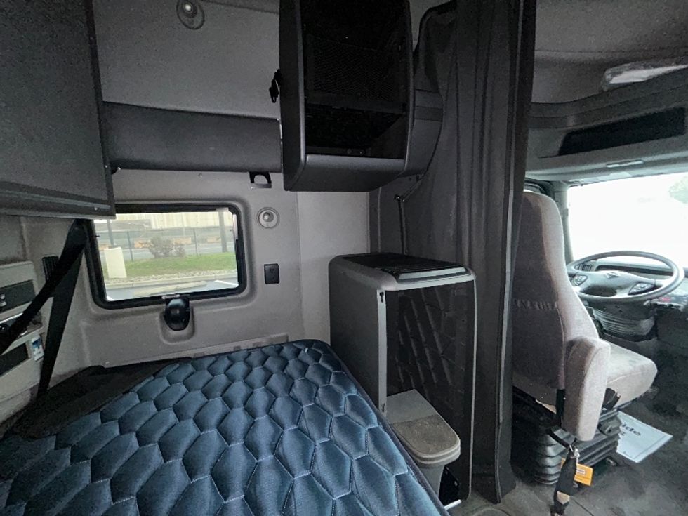 Sleeper Tractor-Heavy Duty Tractors-International-2022-LT625-Linden-NJ-345,350\n\t\tmiles-$ 48,500 - Image 18