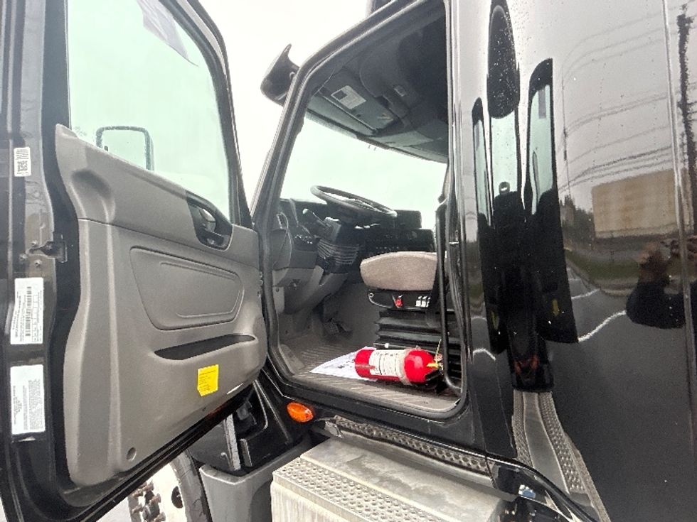 Sleeper Tractor-Heavy Duty Tractors-International-2022-LT625-Linden-NJ-345,350\n\t\tmiles-$ 48,500 - Image 9