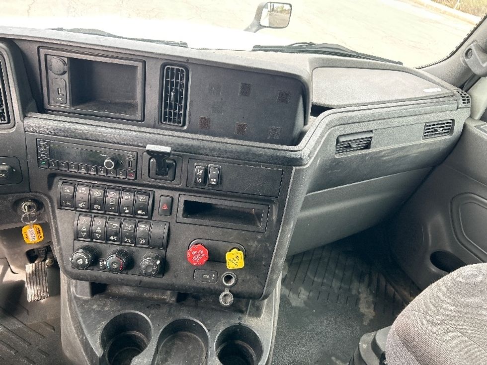 Sleeper Tractor-Heavy Duty Tractors-International-2022-LT625-Liverpool-NY-345,215\n\t\tmiles-$ 66,250 - Image 12
