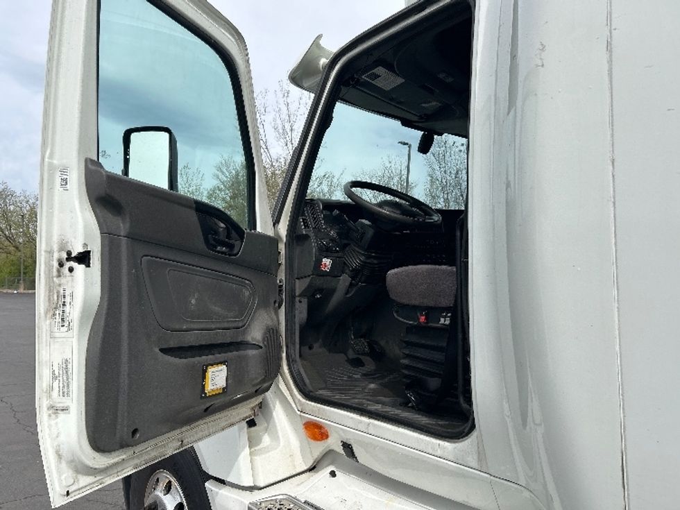 Sleeper Tractor-Heavy Duty Tractors-International-2022-LT625-Liverpool-NY-345,215\n\t\tmiles-$ 66,250 - Image 9