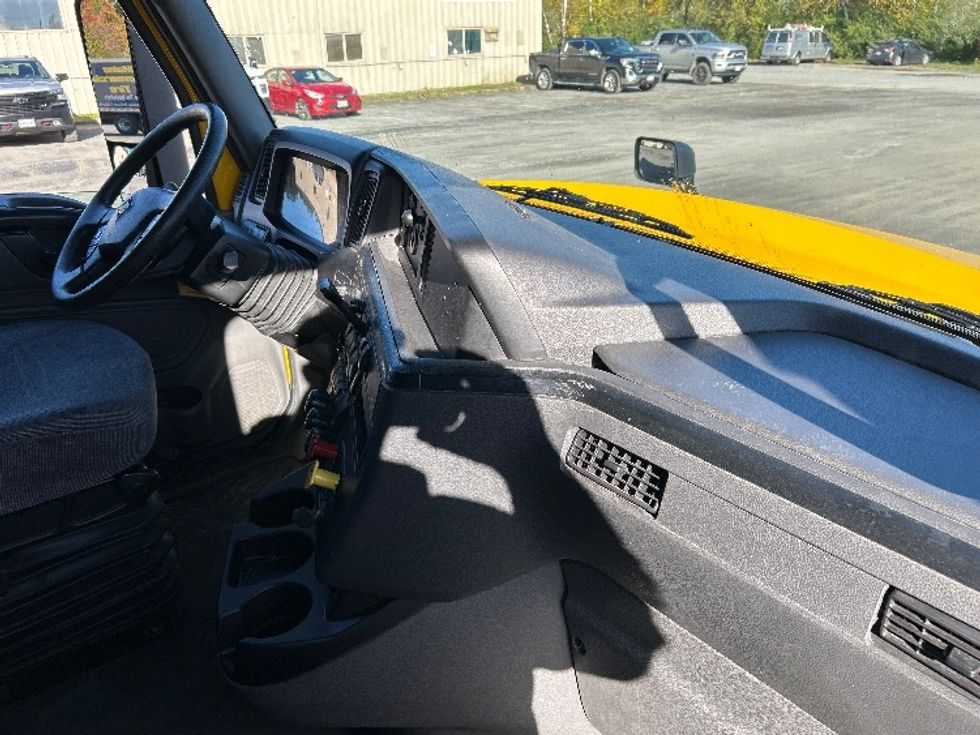 Sleeper Tractor-Heavy Duty Tractors-International-2022-LT625-Londonderry-NH-340,088\n\t\tmiles-$ 65,250 - Image 15