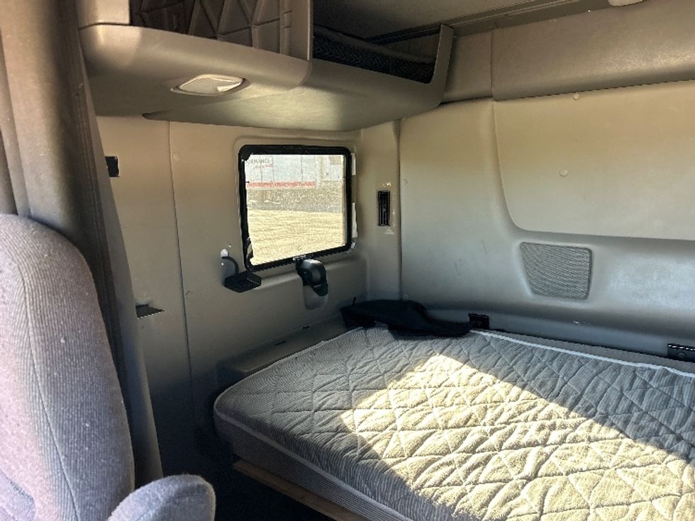 Sleeper Tractor-Heavy Duty Tractors-International-2022-LT625-Londonderry-NH-340,088\n\t\tmiles-$ 65,250 - Image 18