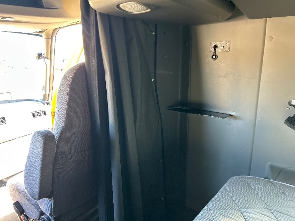 Sleeper Tractor-Heavy Duty Tractors-International-2022-LT625-Londonderry-NH-340,088\n\t\tmiles-$ 65,250 - Image 19