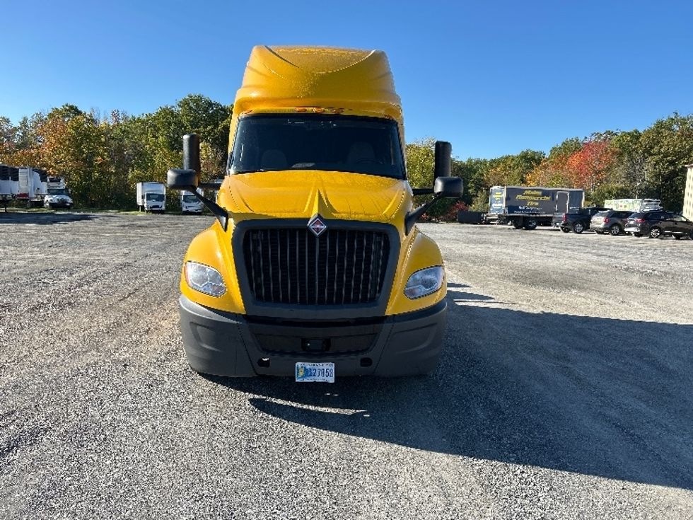 Sleeper Tractor-Heavy Duty Tractors-International-2022-LT625-Londonderry-NH-340,088\n\t\tmiles-$ 65,250 - Image 2