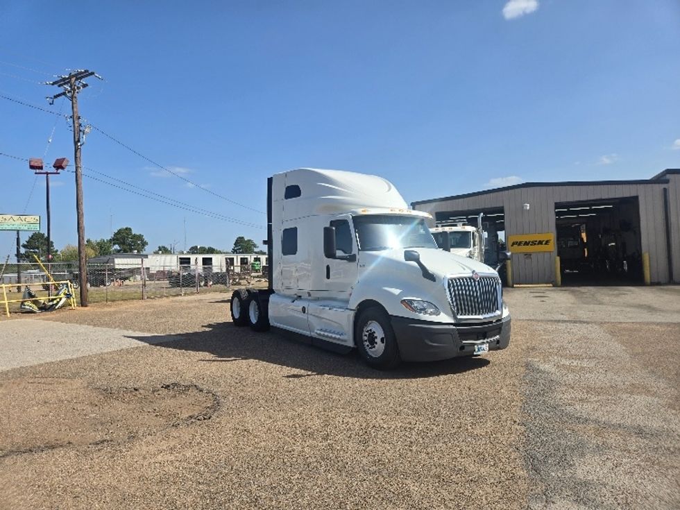 Sleeper Tractor-Heavy Duty Tractors-International-2022-LT625-Longview-TX-470,571\n\t\tmiles-$ 63,000 - Image 1