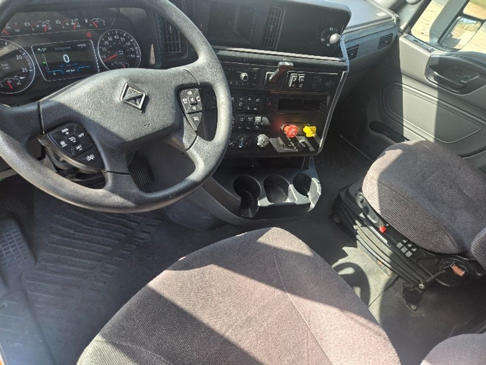Sleeper Tractor-Heavy Duty Tractors-International-2022-LT625-Longview-TX-470,571\n\t\tmiles-$ 63,000 - Image 10