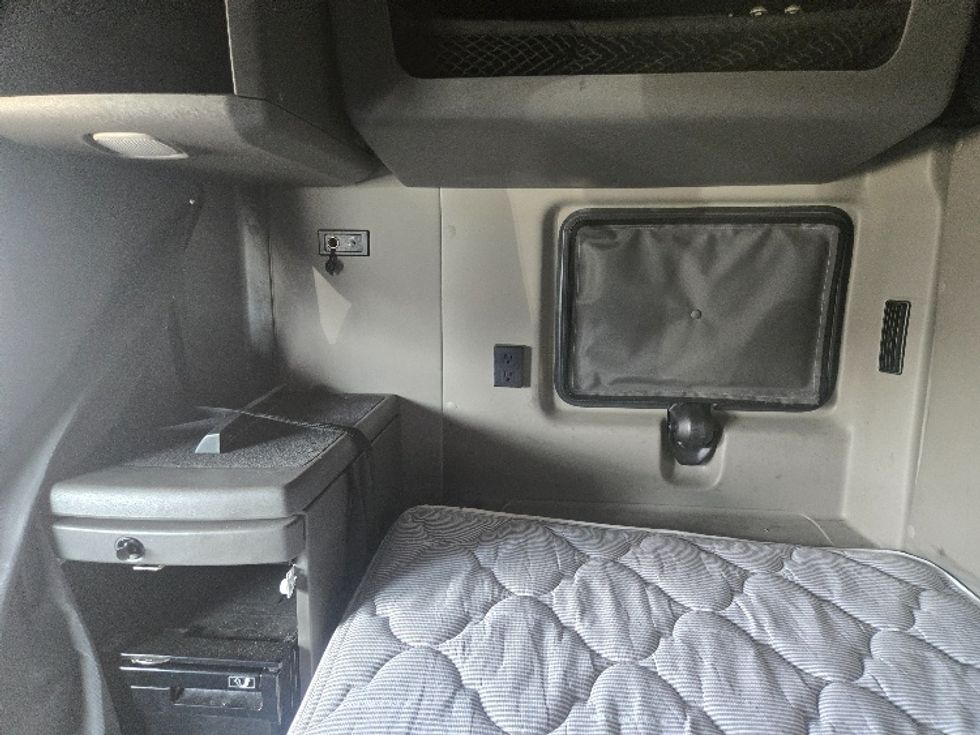 Sleeper Tractor-Heavy Duty Tractors-International-2022-LT625-Longview-TX-470,571\n\t\tmiles-$ 63,000 - Image 19
