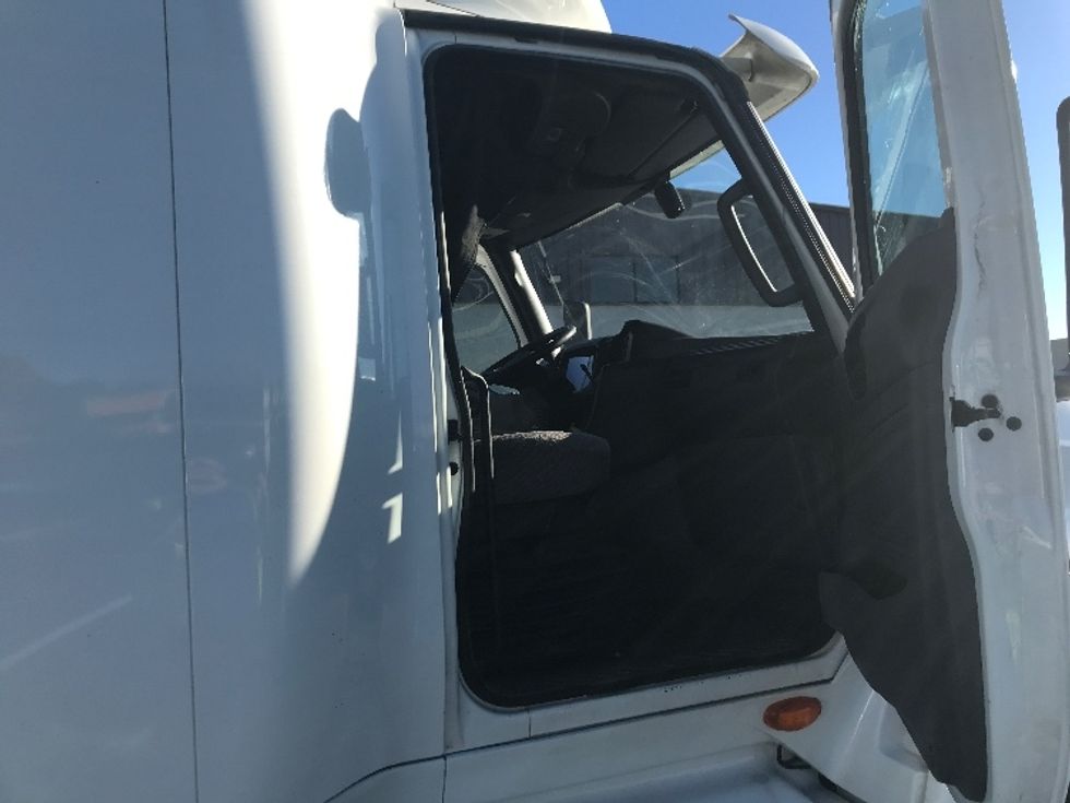 Sleeper Tractor-Heavy Duty Tractors-International-2022-LT625-Louisville-KY-553,987\n\t\tmiles-$ 46,750 - Image 12