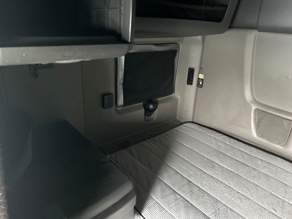 Sleeper Tractor-Heavy Duty Tractors-International-2022-LT625-Louisville-KY-553,987\n\t\tmiles-$ 46,750 - Image 18