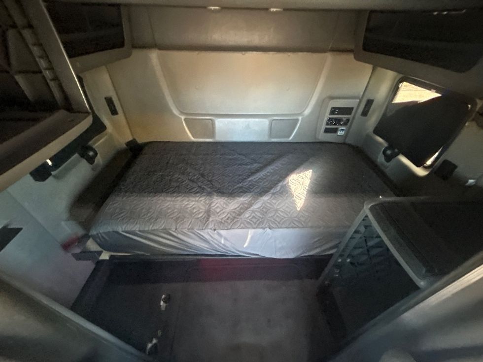 Sleeper Tractor-Heavy Duty Tractors-International-2022-LT625-Lubbock-TX-429,572\n\t\tmiles-$ 62,750 - Image 17