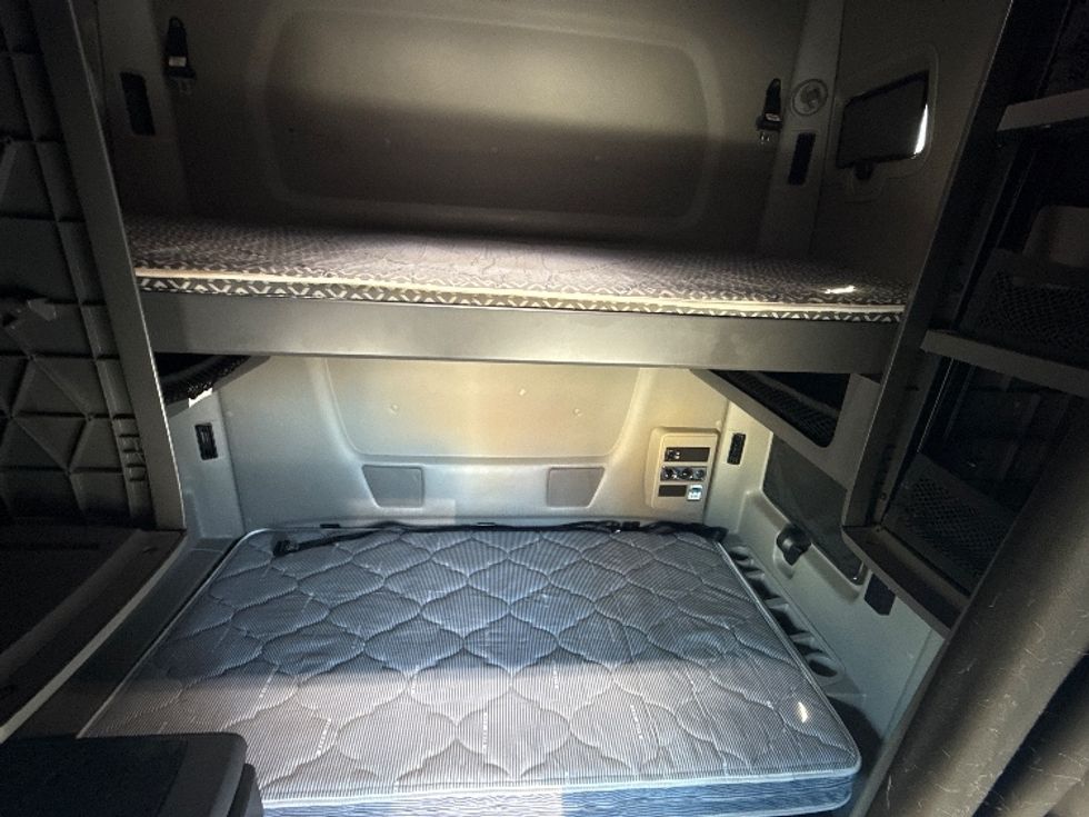 Sleeper Tractor-Heavy Duty Tractors-International-2022-LT625-Mansfield-OH-479,889\n\t\tmiles-$ 55,750 - Image 16