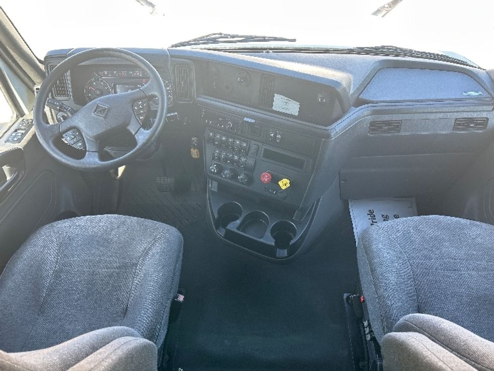 Sleeper Tractor-Heavy Duty Tractors-International-2022-LT625-Medley-FL-439,726\n\t\tmiles-$ 60,500 - Image 12