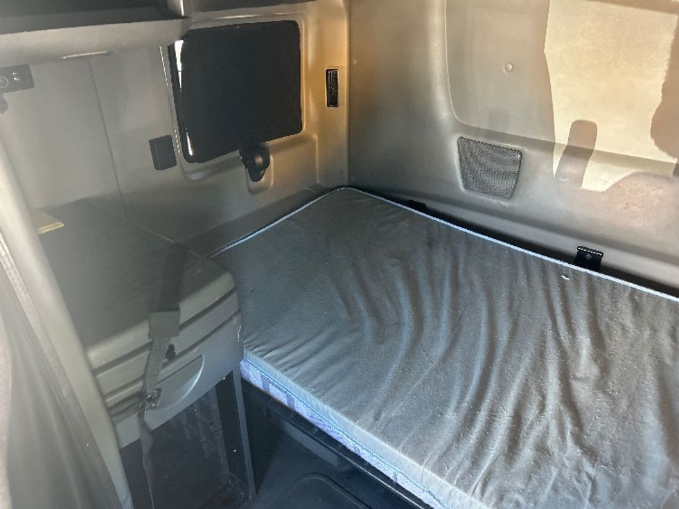 Sleeper Tractor-Heavy Duty Tractors-International-2022-LT625-Medley-FL-439,726\n\t\tmiles-$ 60,500 - Image 17