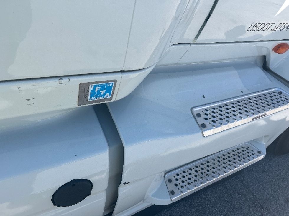 Sleeper Tractor-Heavy Duty Tractors-International-2022-LT625-Medley-FL-439,726\n\t\tmiles-$ 60,500 - Image 22