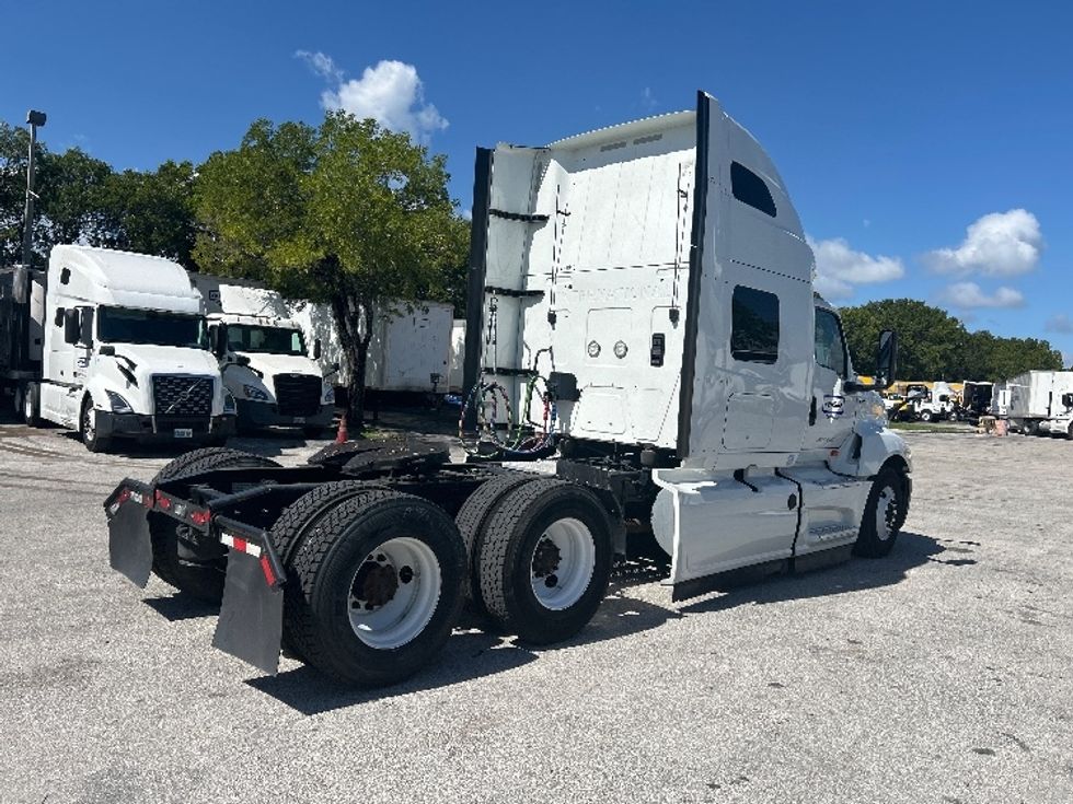 Sleeper Tractor-Heavy Duty Tractors-International-2022-LT625-Medley-FL-439,726\n\t\tmiles-$ 60,500 - Image 7