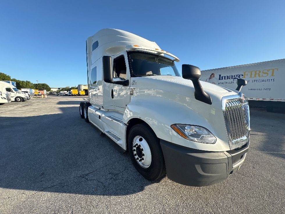 Sleeper Tractor-Heavy Duty Tractors-International-2022-LT625-Medley-FL-507,667\n\t\tmiles-$ 56,250 - Image 1