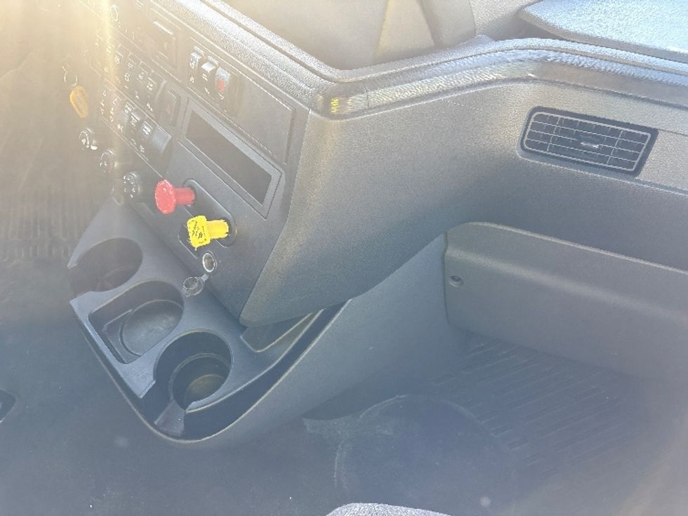 Sleeper Tractor-Heavy Duty Tractors-International-2022-LT625-Medley-FL-507,667\n\t\tmiles-$ 56,250 - Image 15