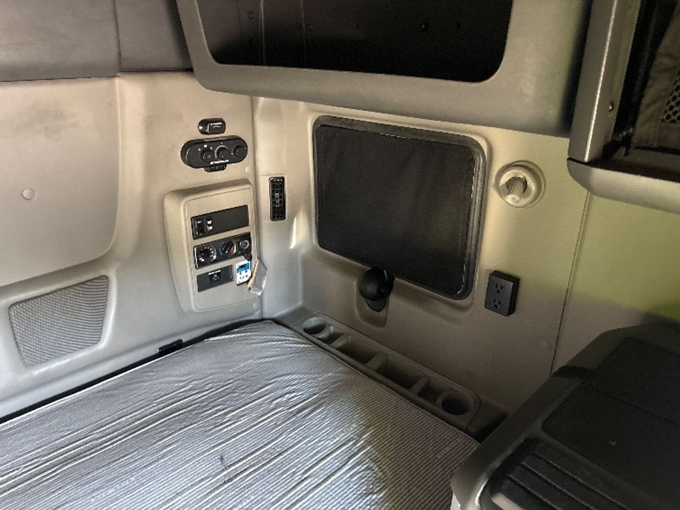 Sleeper Tractor-Heavy Duty Tractors-International-2022-LT625-Medley-FL-507,667\n\t\tmiles-$ 56,250 - Image 18