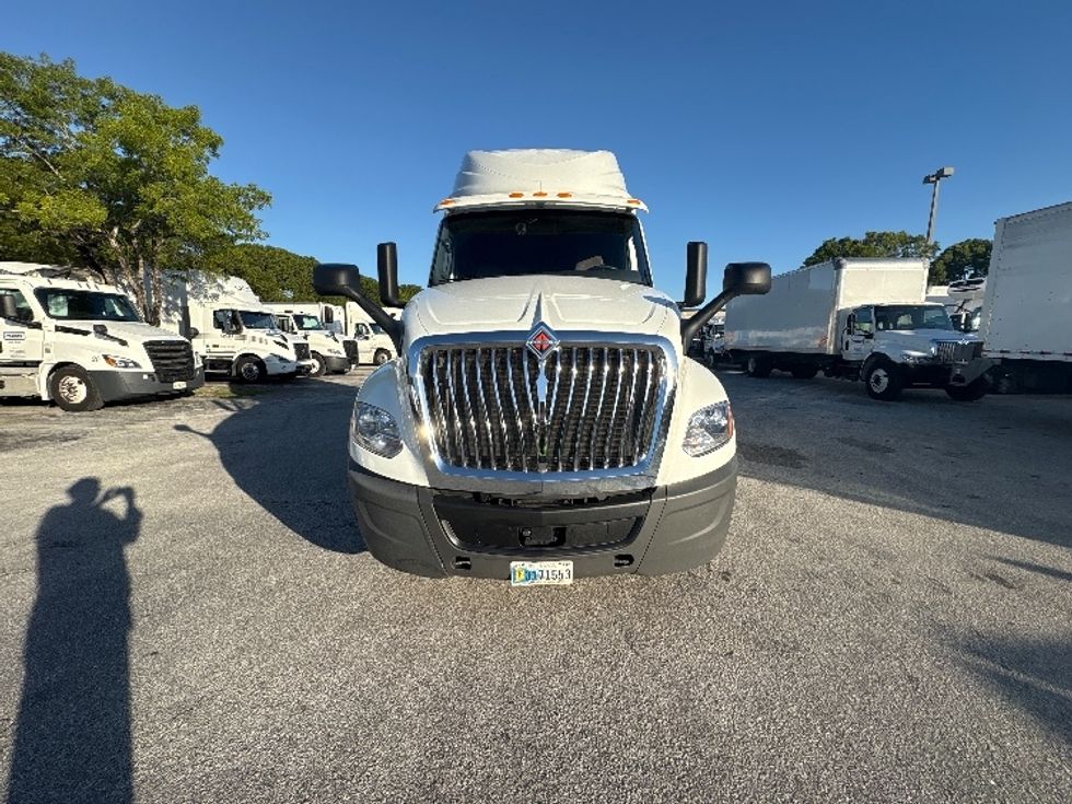 Sleeper Tractor-Heavy Duty Tractors-International-2022-LT625-Medley-FL-507,667\n\t\tmiles-$ 56,250 - Image 2