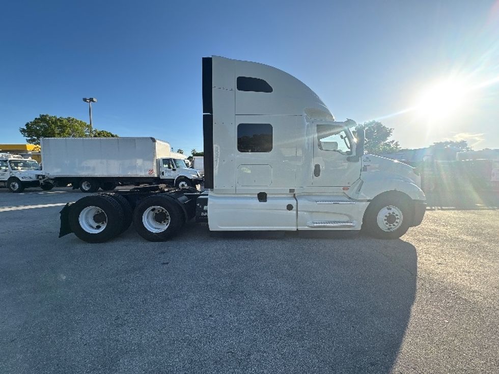 Sleeper Tractor-Heavy Duty Tractors-International-2022-LT625-Medley-FL-507,667\n\t\tmiles-$ 56,250 - Image 8