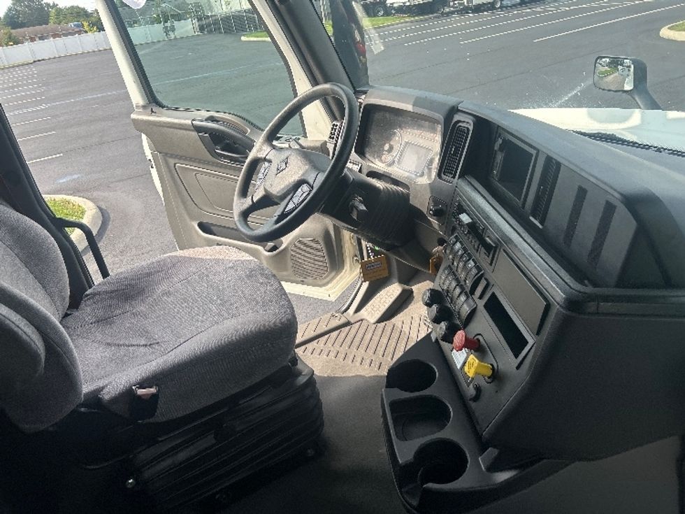 Sleeper Tractor-Heavy Duty Tractors-International-2022-LT625-Melrose Park-IL-509,768\n\t\tmiles-$ 59,500 - Image 14