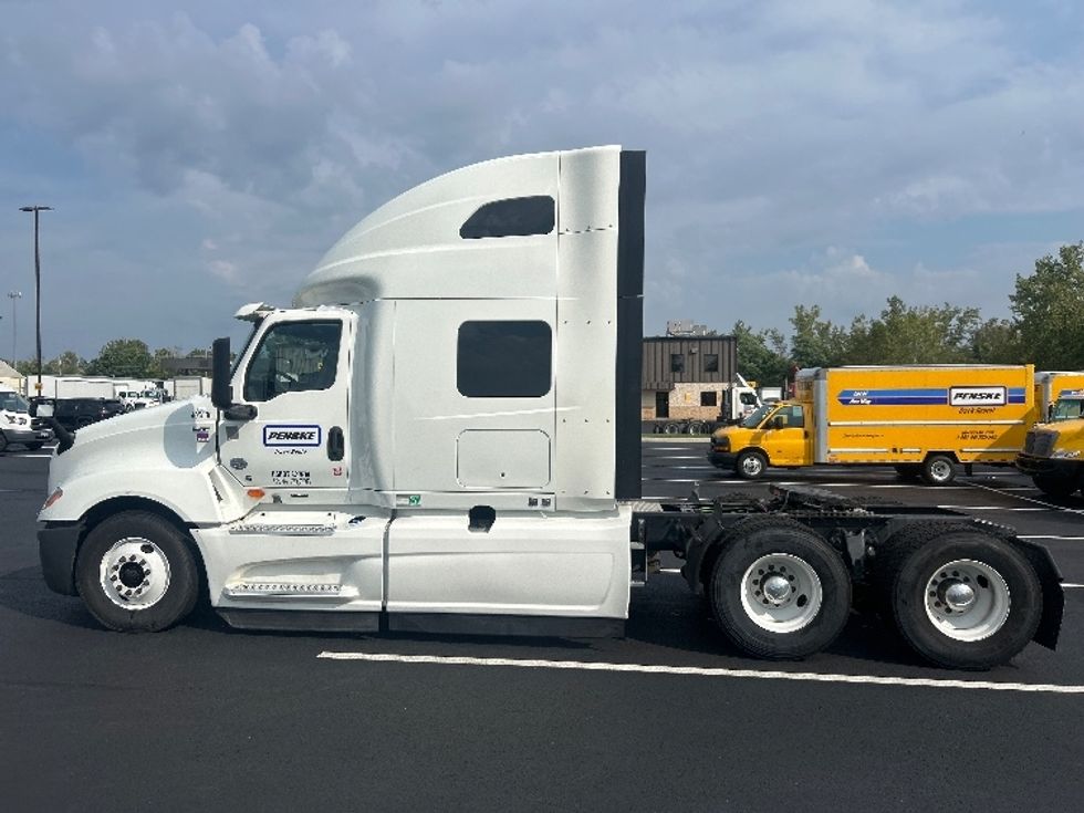 Sleeper Tractor-Heavy Duty Tractors-International-2022-LT625-Melrose Park-IL-509,768\n\t\tmiles-$ 59,500 - Image 4
