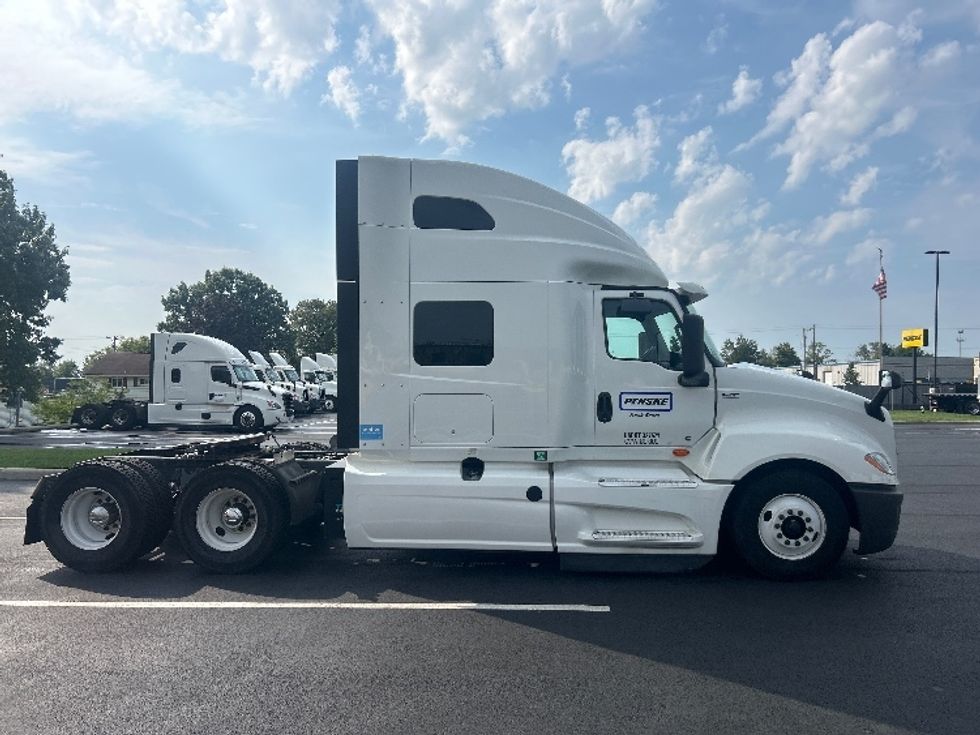 Sleeper Tractor-Heavy Duty Tractors-International-2022-LT625-Melrose Park-IL-509,768\n\t\tmiles-$ 59,500 - Image 8