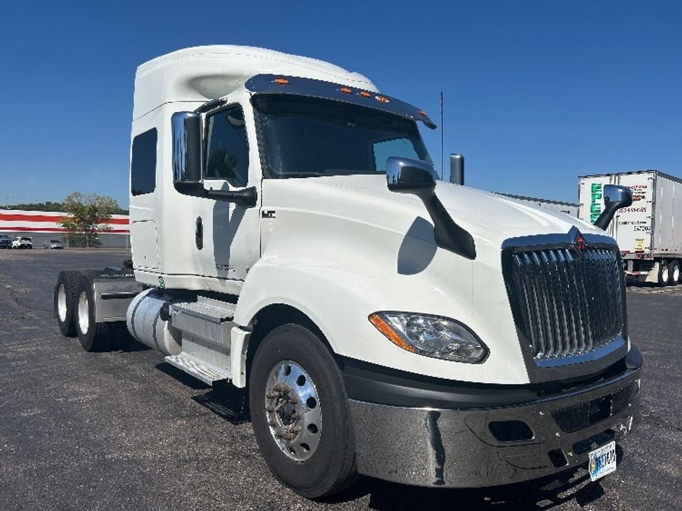 Sleeper Tractor-Heavy Duty Tractors-International-2022-LT625-Memphis-TN-416,754\n\t\tmiles-$ 77,000 - Image 1