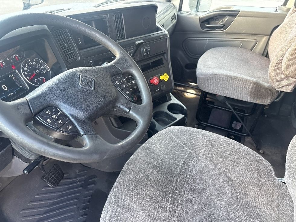 Sleeper Tractor-Heavy Duty Tractors-International-2022-LT625-Middlefield-OH-330,346\n\t\tmiles-$ 69,750 - Image 10