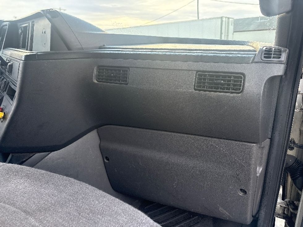 Sleeper Tractor-Heavy Duty Tractors-International-2022-LT625-Middlefield-OH-330,346\n\t\tmiles-$ 69,750 - Image 14