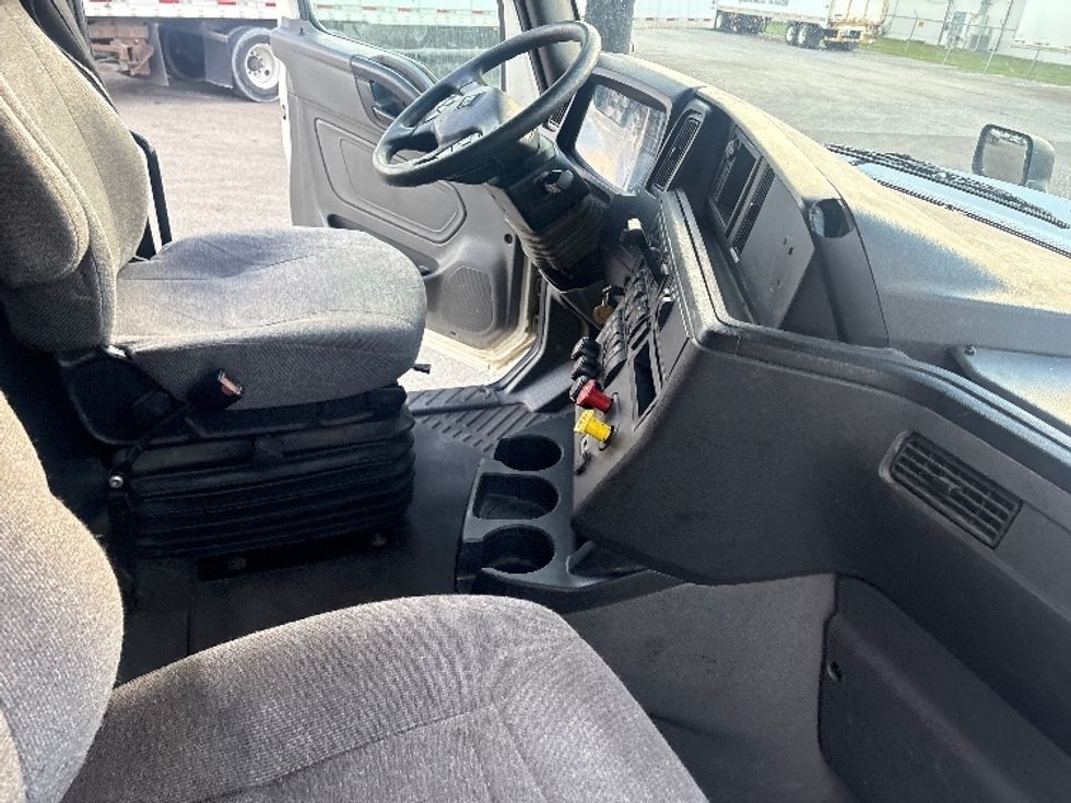 Sleeper Tractor-Heavy Duty Tractors-International-2022-LT625-Middlefield-OH-330,346\n\t\tmiles-$ 69,750 - Image 15