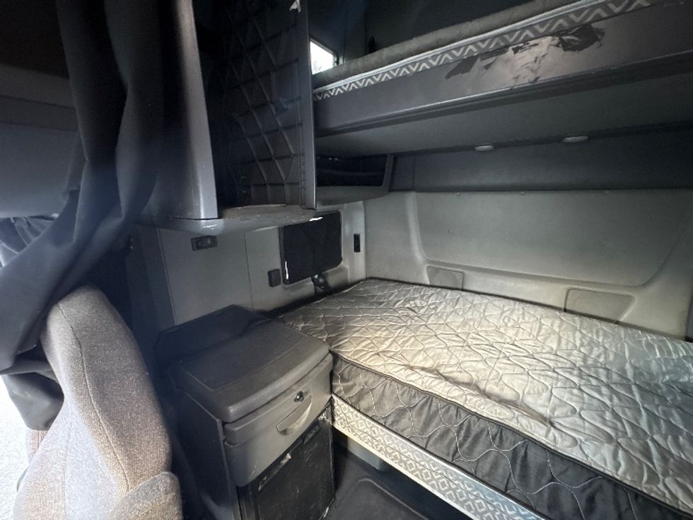 Sleeper Tractor-Heavy Duty Tractors-International-2022-LT625-Middlefield-OH-330,346\n\t\tmiles-$ 69,750 - Image 19