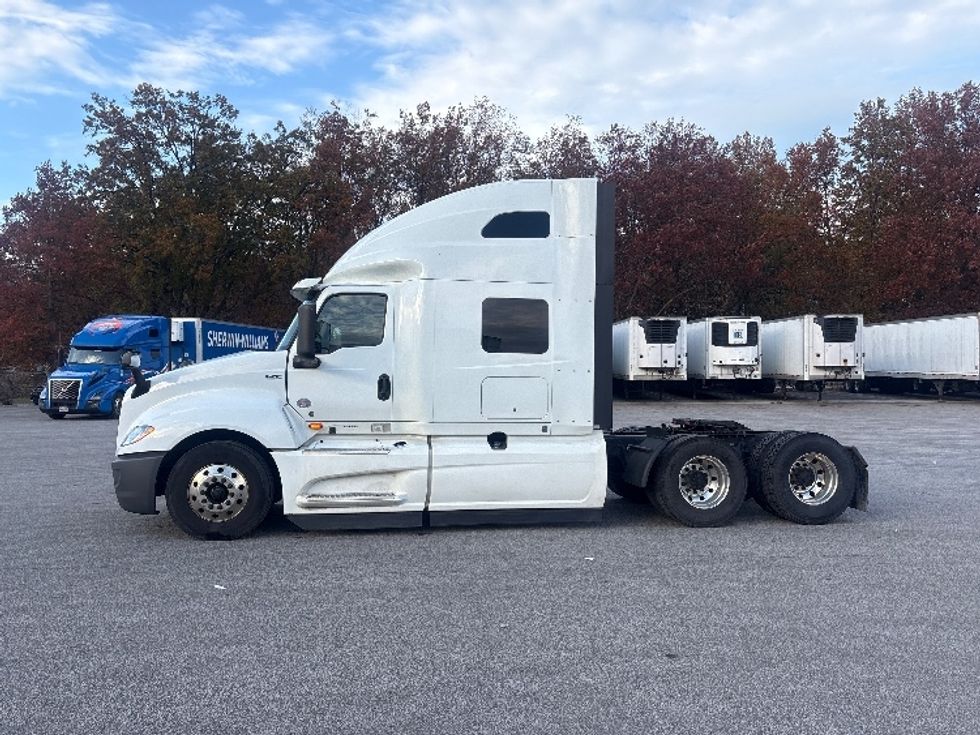 Sleeper Tractor-Heavy Duty Tractors-International-2022-LT625-Middlefield-OH-330,346\n\t\tmiles-$ 69,750 - Image 4