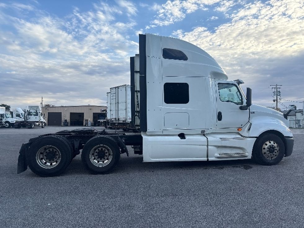 Sleeper Tractor-Heavy Duty Tractors-International-2022-LT625-Middlefield-OH-330,346\n\t\tmiles-$ 69,750 - Image 8