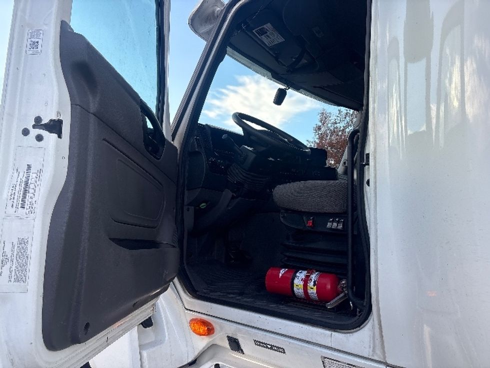 Sleeper Tractor-Heavy Duty Tractors-International-2022-LT625-Middlefield-OH-330,346\n\t\tmiles-$ 69,750 - Image 9