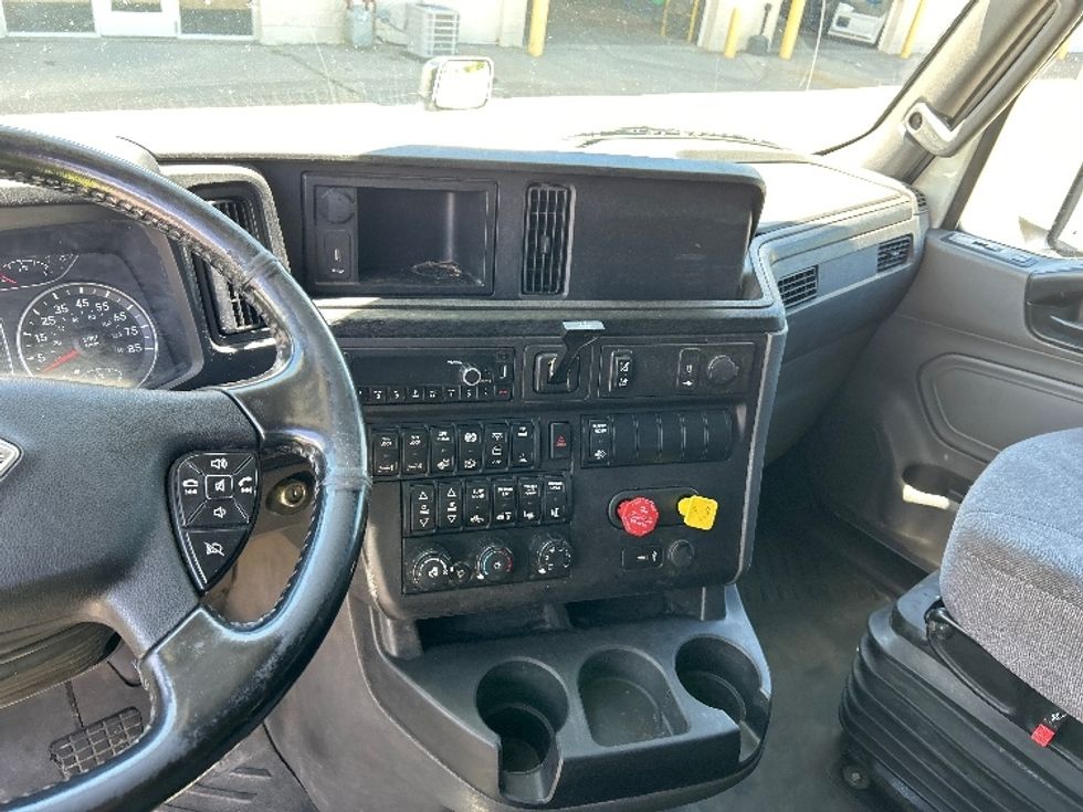 Sleeper Tractor-Heavy Duty Tractors-International-2022-LT625-Middlefield-OH-478,090\n\t\tmiles-$ 54,500 - Image 12