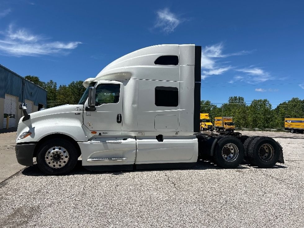 Sleeper Tractor-Heavy Duty Tractors-International-2022-LT625-Middlefield-OH-478,090\n\t\tmiles-$ 54,500 - Image 4