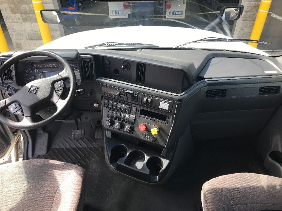 Sleeper Tractor-Heavy Duty Tractors-International-2022-LT625-Milwaukee-WI-354,010\n\t\tmiles-$ 68,000 - Image 12