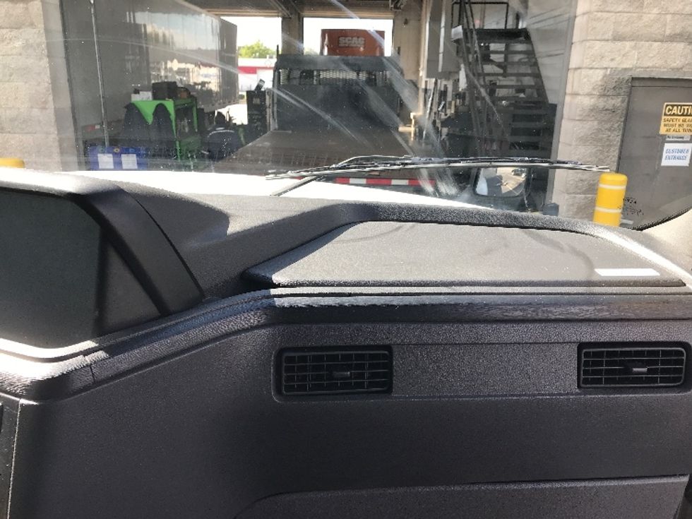 Sleeper Tractor-Heavy Duty Tractors-International-2022-LT625-Milwaukee-WI-354,010\n\t\tmiles-$ 68,000 - Image 14