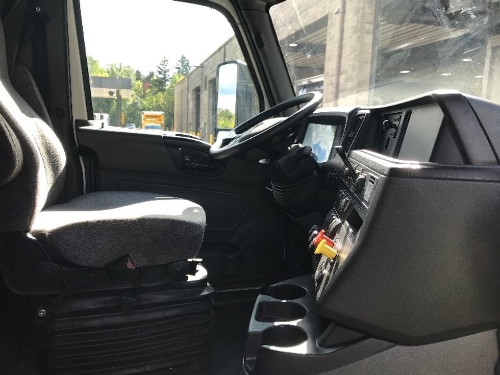 Sleeper Tractor-Heavy Duty Tractors-International-2022-LT625-Milwaukee-WI-354,010\n\t\tmiles-$ 68,000 - Image 15