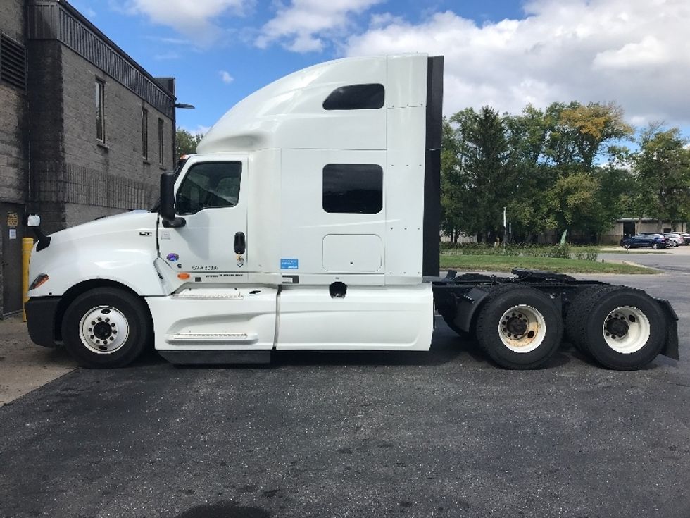 Sleeper Tractor-Heavy Duty Tractors-International-2022-LT625-Milwaukee-WI-354,010\n\t\tmiles-$ 68,000 - Image 4