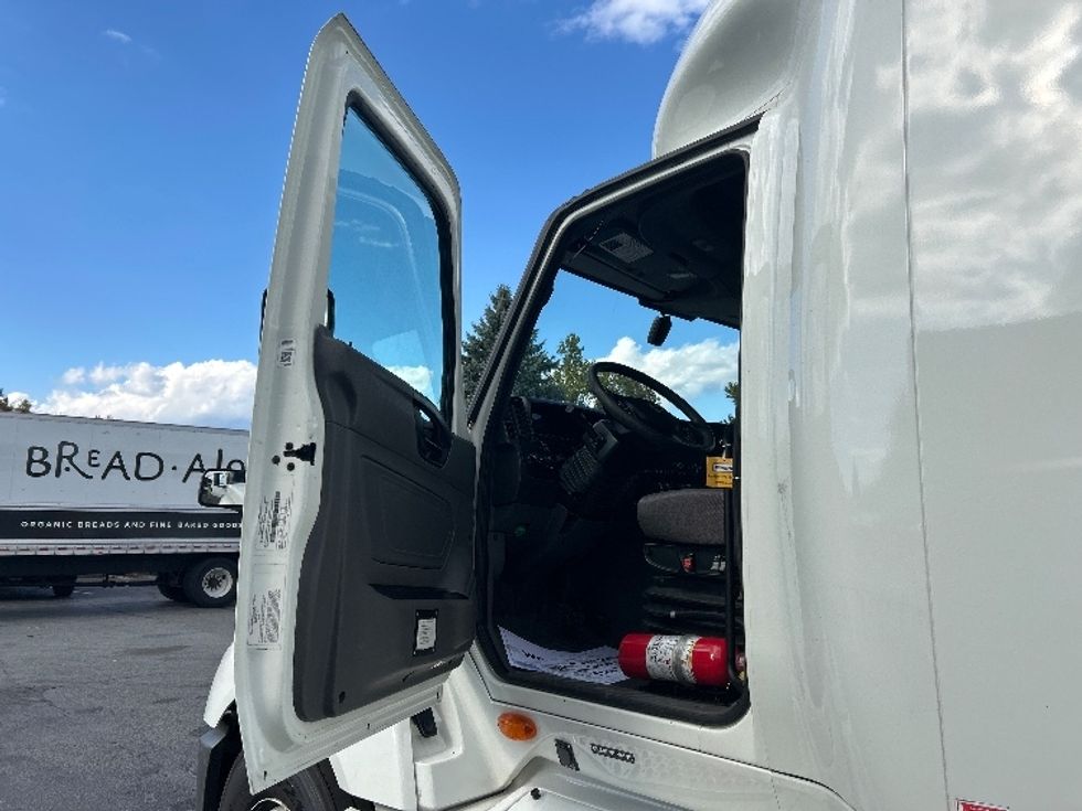 Sleeper Tractor-Heavy Duty Tractors-International-2022-LT625-Montgomery-NY-527,947\n\t\tmiles-$ 51,000 - Image 9