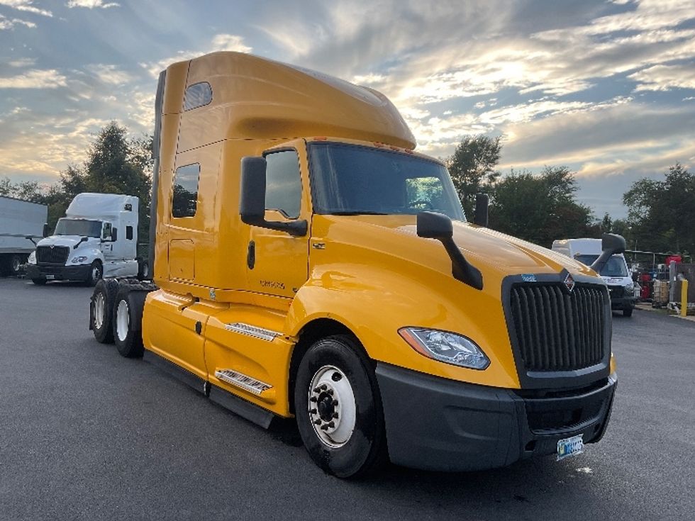 Sleeper Tractor-Heavy Duty Tractors-International-2022-LT625-New Castle-DE-334,539\n\t\tmiles-$ 65,750 - Image 1