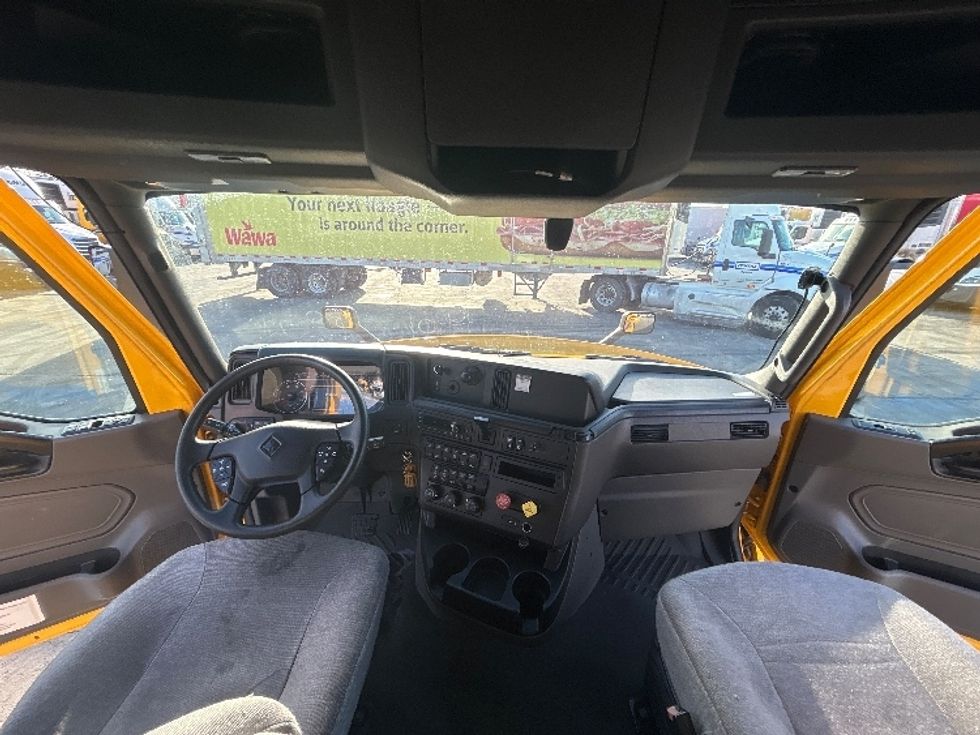 Sleeper Tractor-Heavy Duty Tractors-International-2022-LT625-New Castle-DE-334,539\n\t\tmiles-$ 65,750 - Image 10