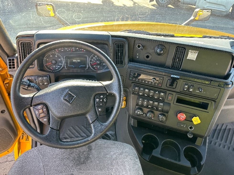 Sleeper Tractor-Heavy Duty Tractors-International-2022-LT625-New Castle-DE-334,539\n\t\tmiles-$ 65,750 - Image 11