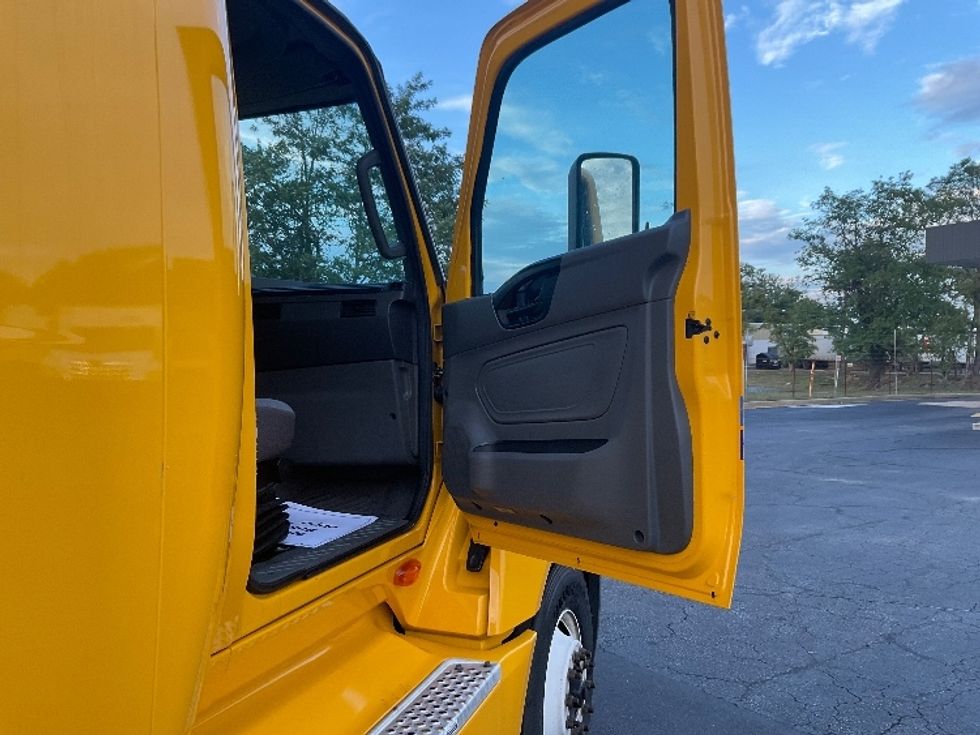 Sleeper Tractor-Heavy Duty Tractors-International-2022-LT625-New Castle-DE-334,539\n\t\tmiles-$ 65,750 - Image 13